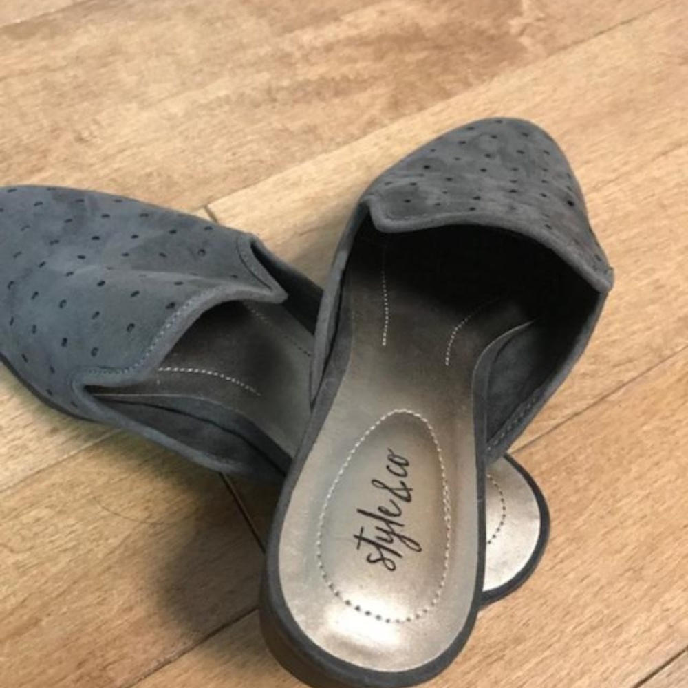 Shoes - Picture 3 of 6